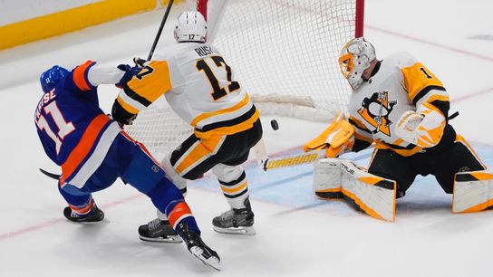 Penguins gave Islanders 'momentum with mistakes' in collapse taken in Elmont, N.Y. (Penguins)